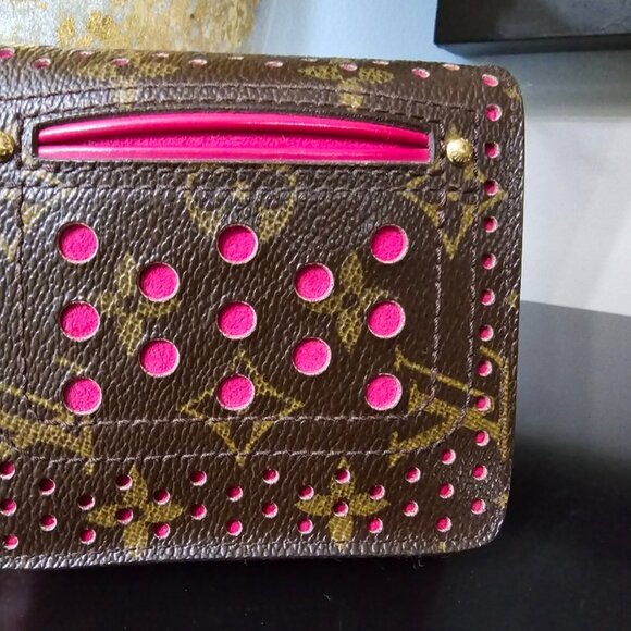 PRISTINE  RARE Limited Edition Authentic Louis Vuitton Perforated Wallet - Picture 2 of 13